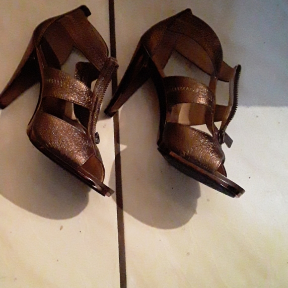 Micheal Kors Shoes - Picture 4 of 6